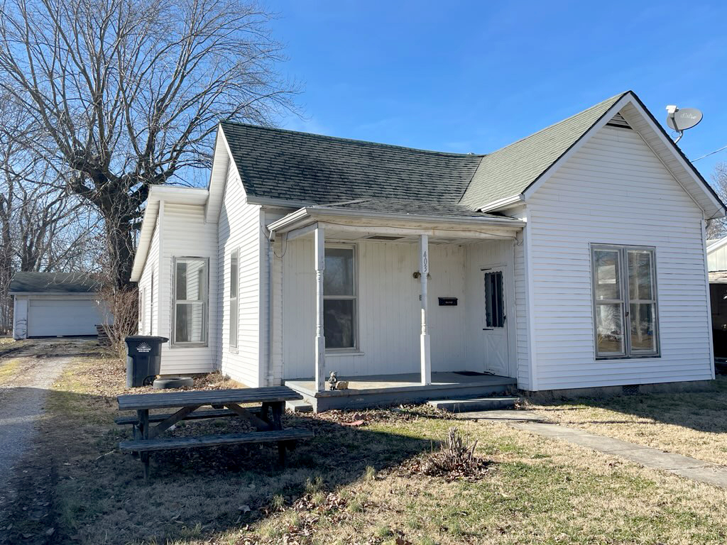 R1495 403 NW 6th St, Fairfield, Illinois Pollard Realty