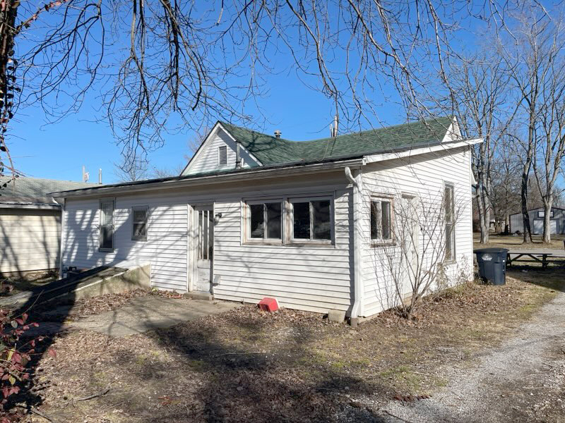 R1495 403 NW 6th St, Fairfield, Illinois Pollard Realty