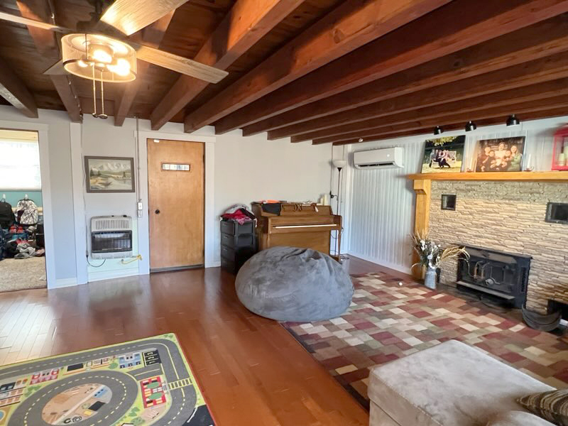 R1501 1886 Co Rd 1065N, Fairfield, Illinois Pollard Realty