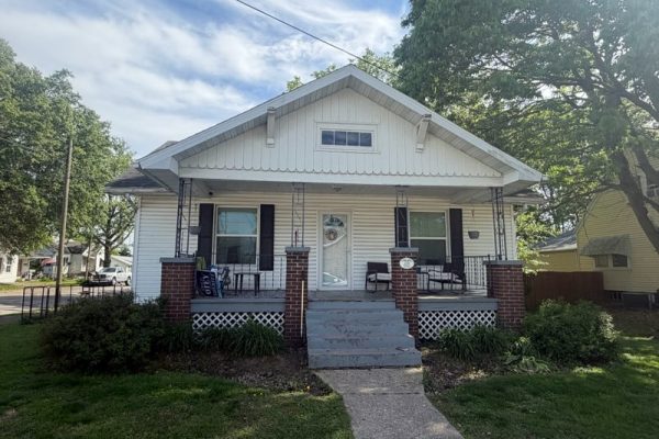 R-1566 ~ 208 E King St, Fairfield, Illinois