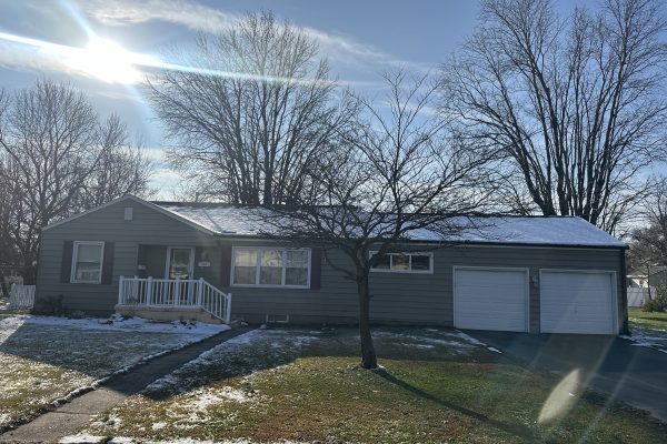 R-1569 ~ 200 Young Dr. Fairfield, IL, 62837