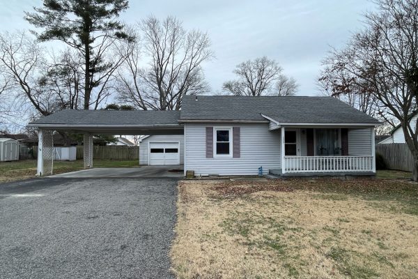 R-1575 ~ 305 E Center St, Wayne City, Illinois