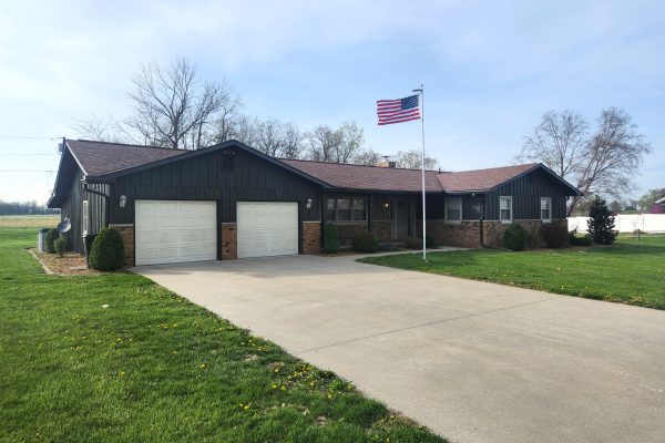 R-1589 ~ #22 Kincaid Drive, Fairfield, IL 62837