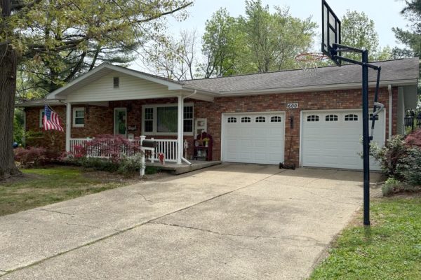 R-1601 ~ 600 W Woodland Dr, Fairfield, Illinois