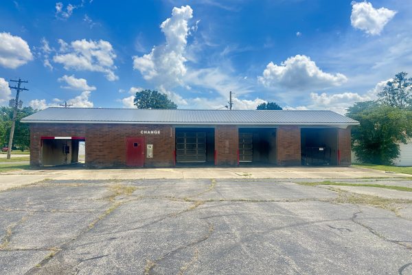 C-243 ~ 1302 W Main St, Fairfield, Illinois