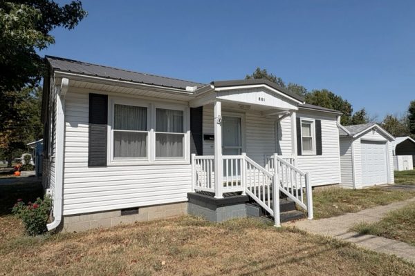 R-1642 ~ 801 E King St, Fairfield, Illinois