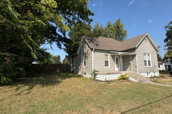 R-1641 ~ 105 NW 9th St, Fairfield, Illinois