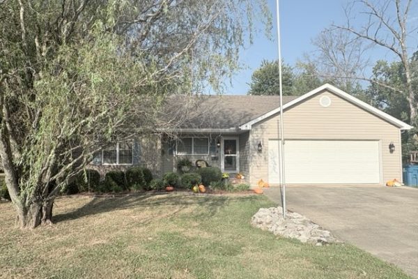 R-1640 ~ 609 NE 4th St, Fairfield, Illinois