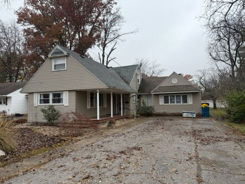 R-1661 ~ 605 NW 9th St, Fairfield, Illinois