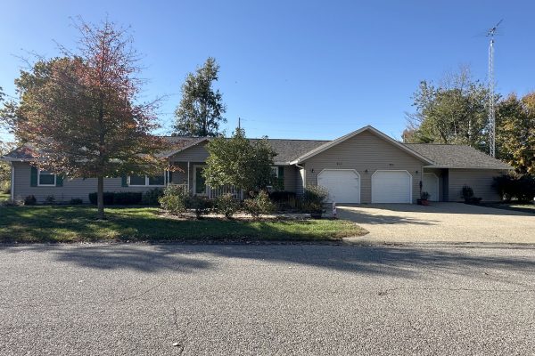 R-1658 ~ 605 W Lakeview Dr, Fairfield, Illinois