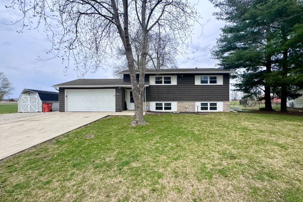 R-1687 ~ 405 E Elm St, Cowden, Illinois