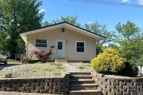 R-1694 ~ 419 E Curry St, Fairfield, Illinois