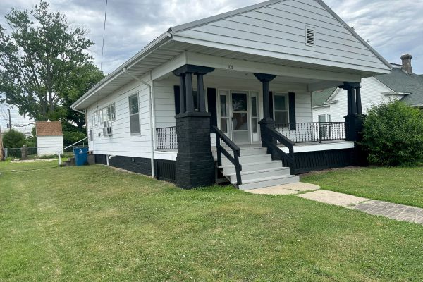 R-1709 ~ 105 NW 3rd, Fairfield, Illinois