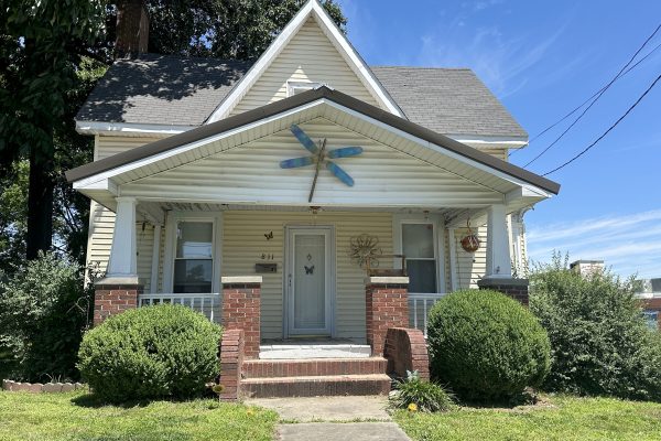 R-1710 ~ 811 W Delaware St, Fairfield, Illinois