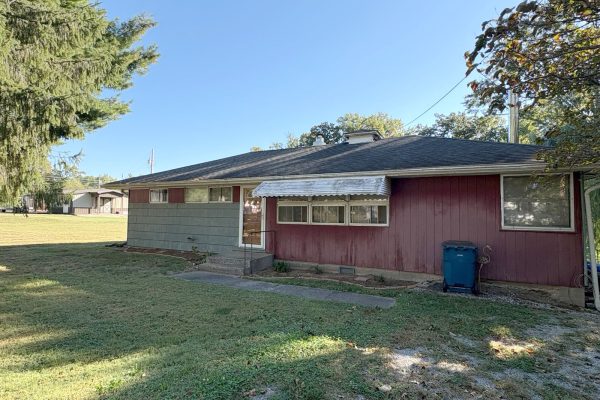 R-1742 ~ 106 Craig Lane, Fairfield, Illinois