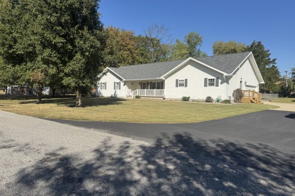 R-1744 ~ 204 W Greenwalt St, Wayne City, Illinois
